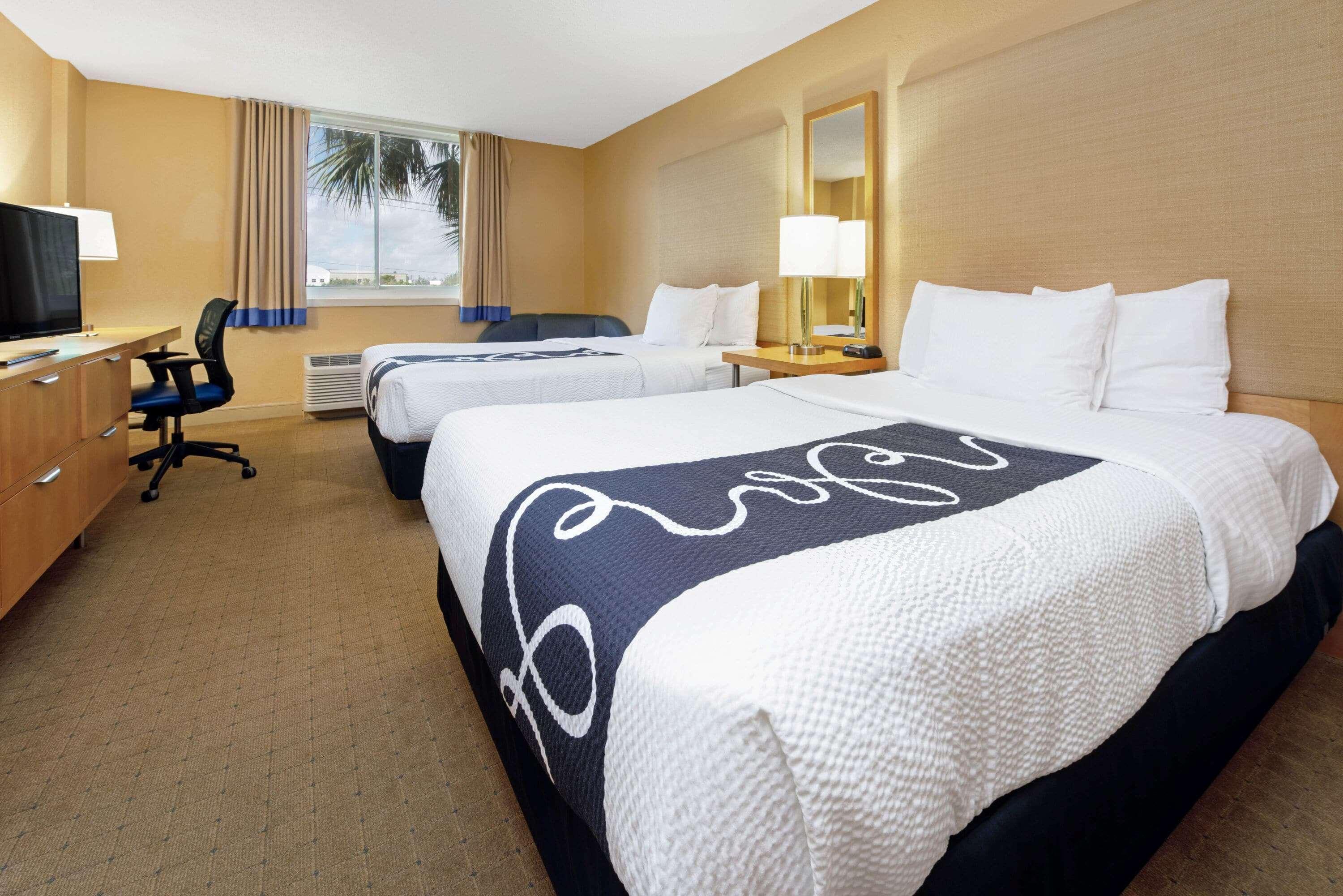 La Quinta By Wyndham Coral Springs South Hotel Bagian luar foto