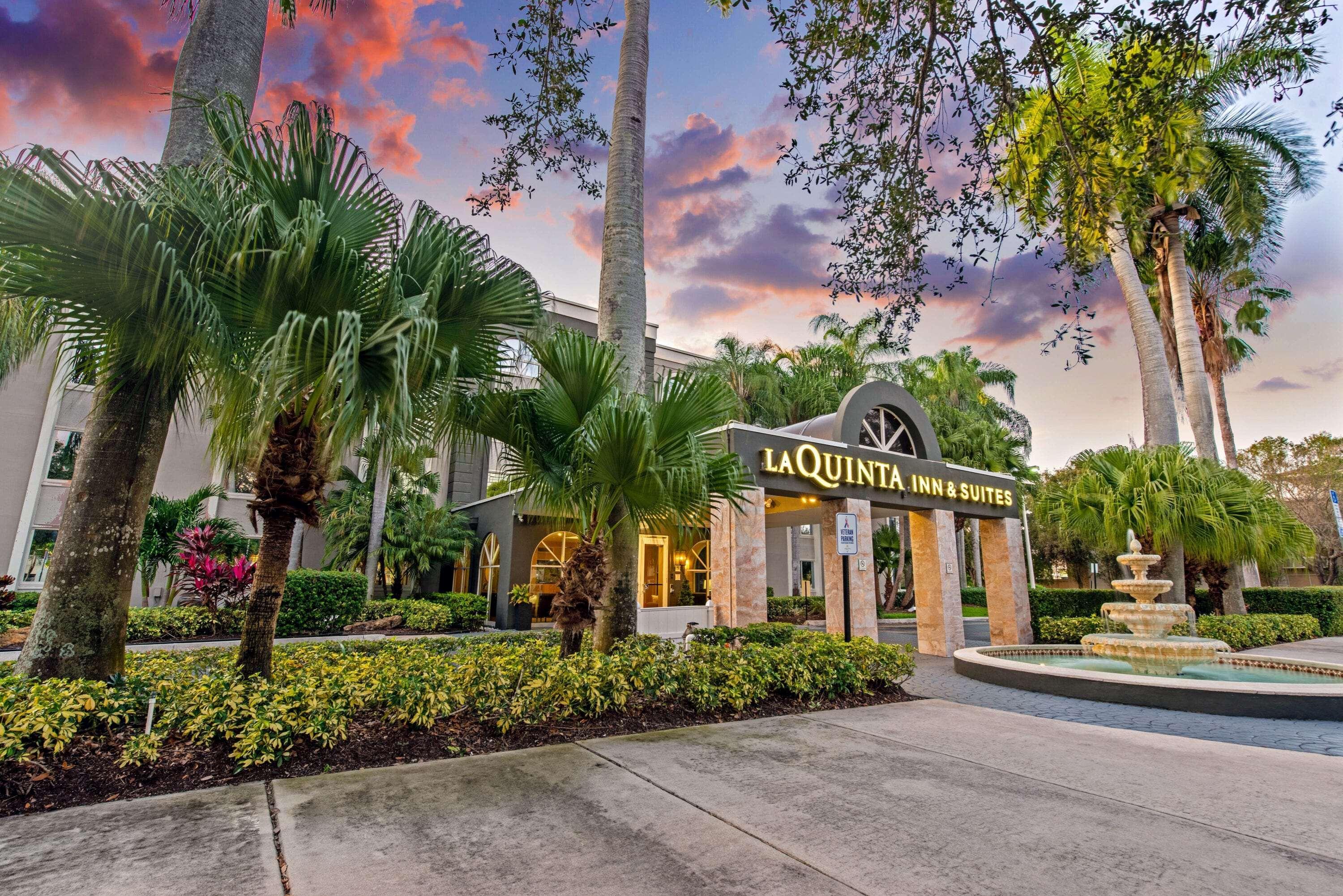 La Quinta By Wyndham Coral Springs South Hotel Bagian luar foto