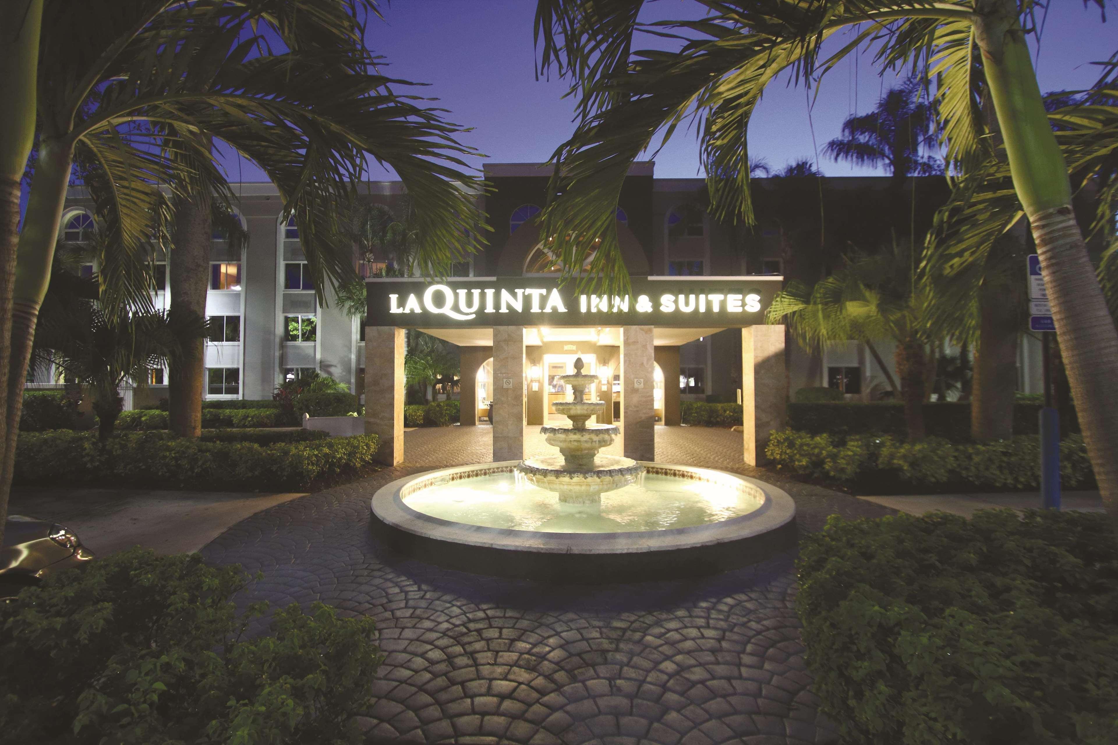 La Quinta By Wyndham Coral Springs South Hotel Bagian luar foto