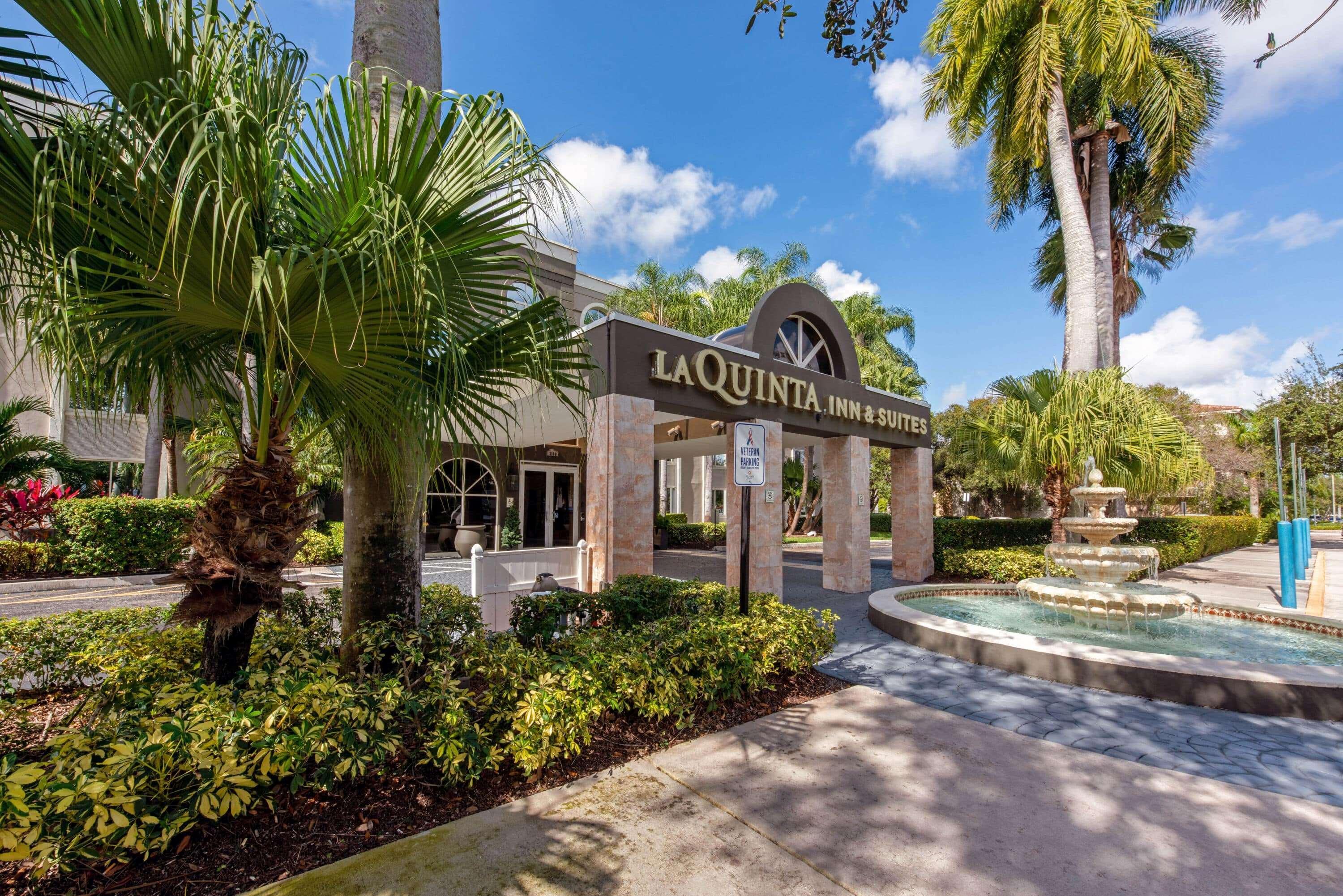 La Quinta By Wyndham Coral Springs South Hotel Bagian luar foto